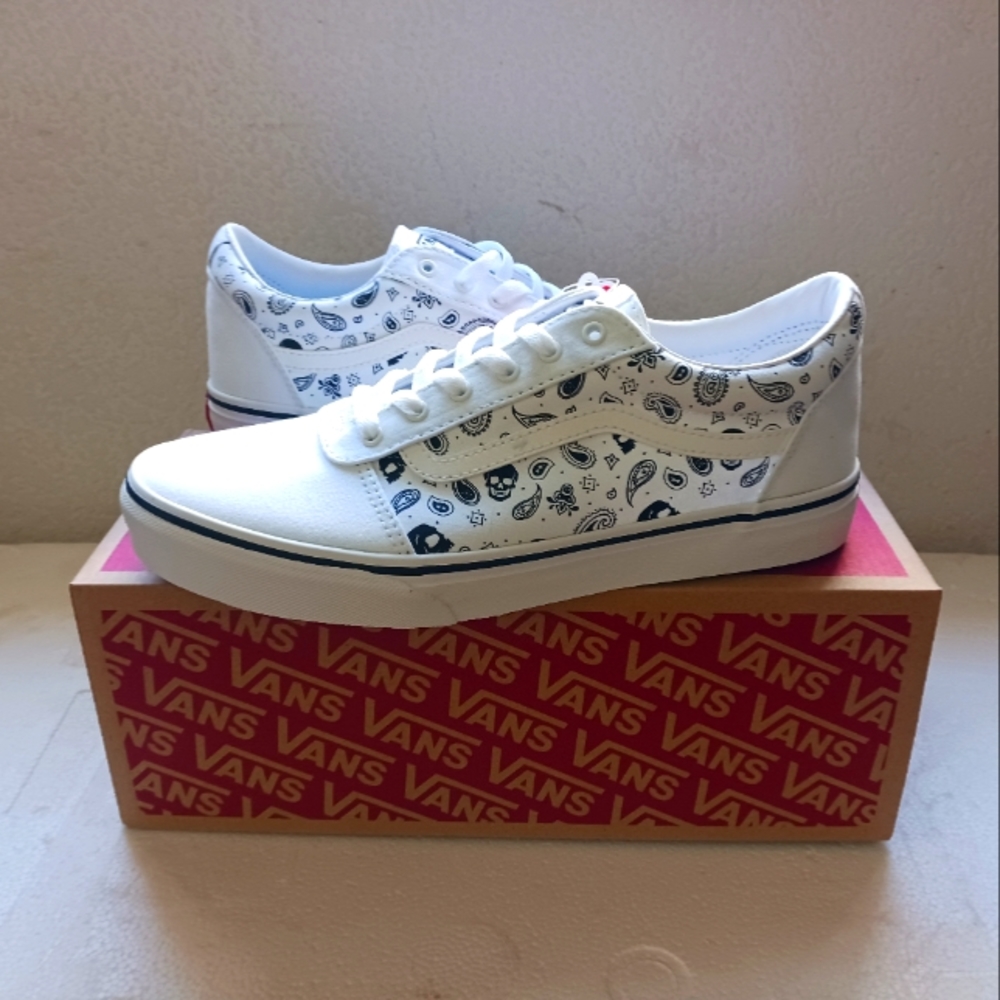 Vans - Picture 1 of 4